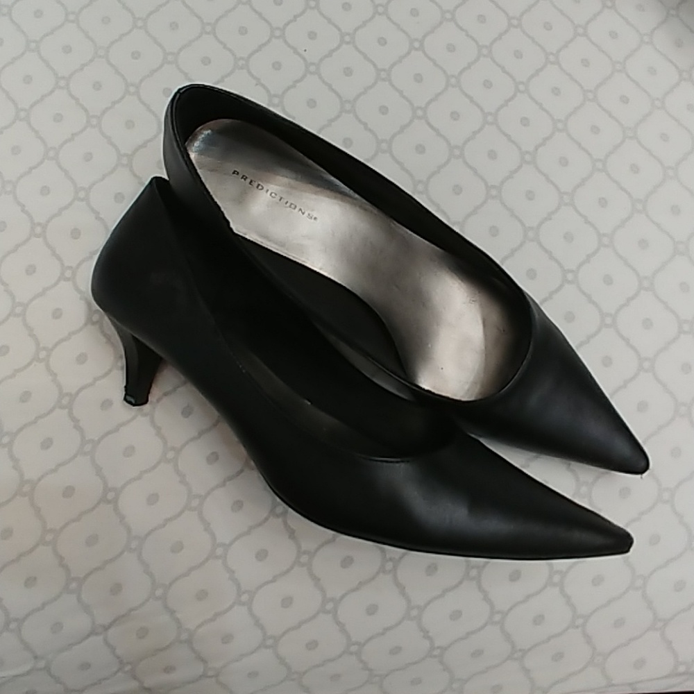 Simple black pointy one inch heels